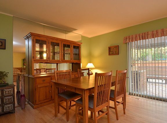 4th image of 18W081 Williamsburg Ln