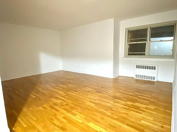 5th image of 13915 83rd Ave #2