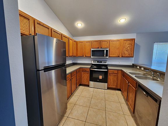 2nd image of 977/979 Graystone Ave