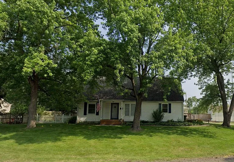 7050 Caroline Ave — Photo 1