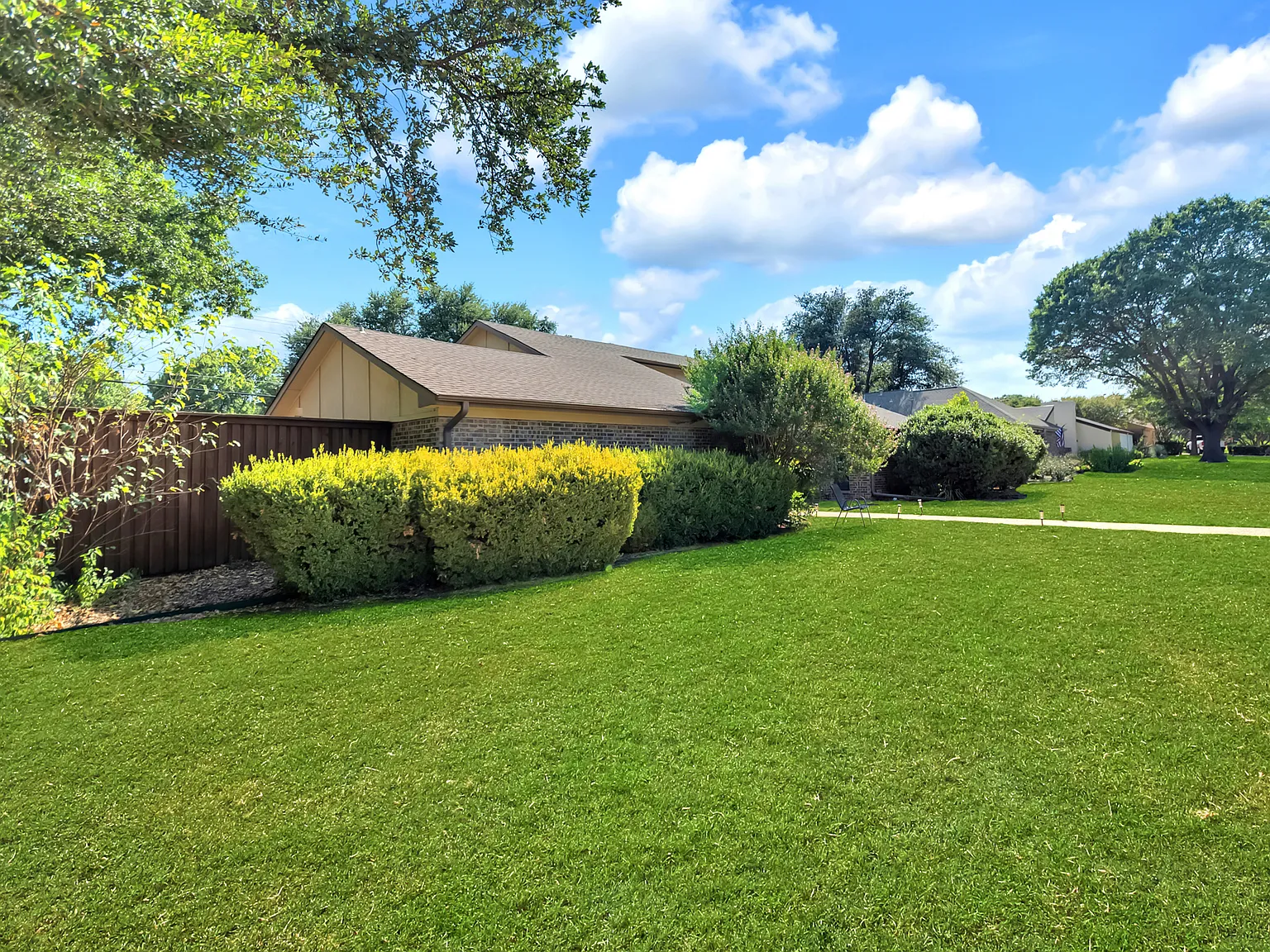 4 bed, 2322 sqft, $3,995 — Photo 3