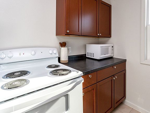 5th image of 225 Hillside Dr #230