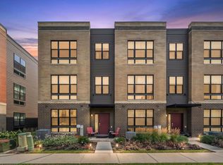 323 Summit Cir, Lombard, IL 60148