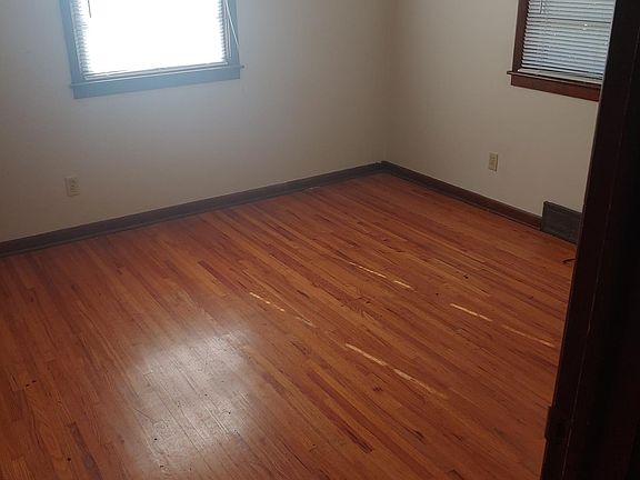 3rd image of 3309 S Saint Paul Ave