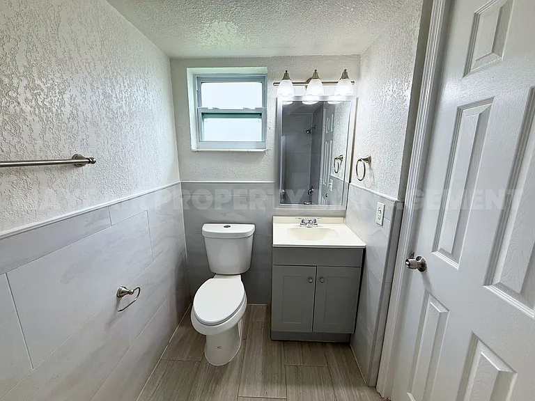 240 SW 8th St #3 — Photo 7