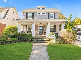 354 Scranton Ave, Lynbrook, NY 11563