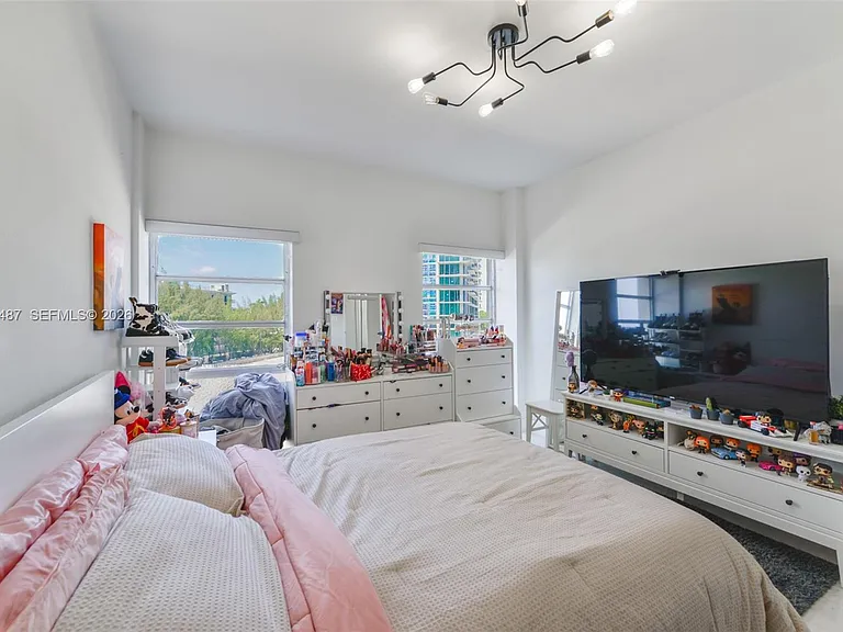 880 NE 69th St #5L — Photo 26