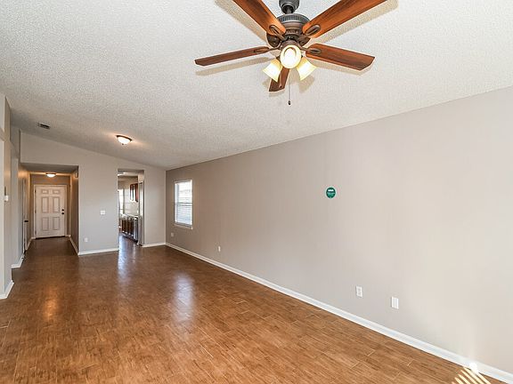 4th image of 8736 Townsquare Dr