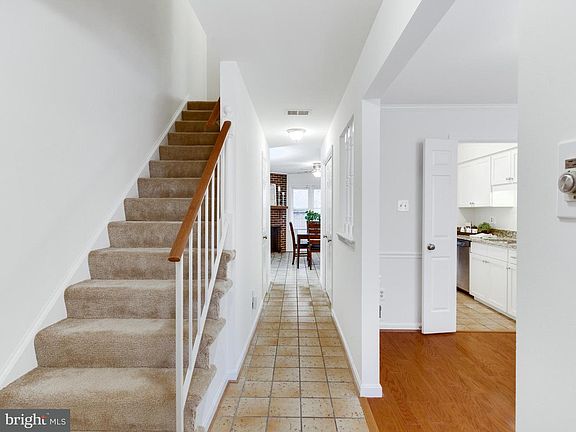 4th image of 1146 N Taylor St