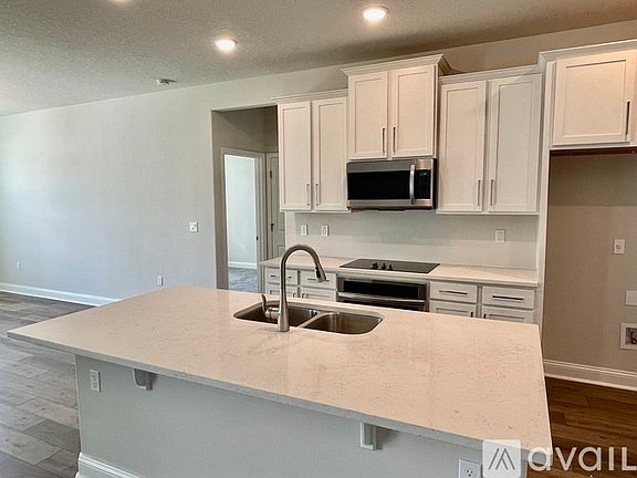 4th image of 20 Whittlesey Ln