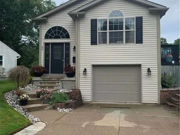 42 2nd Ave, Mogadore, OH 44260