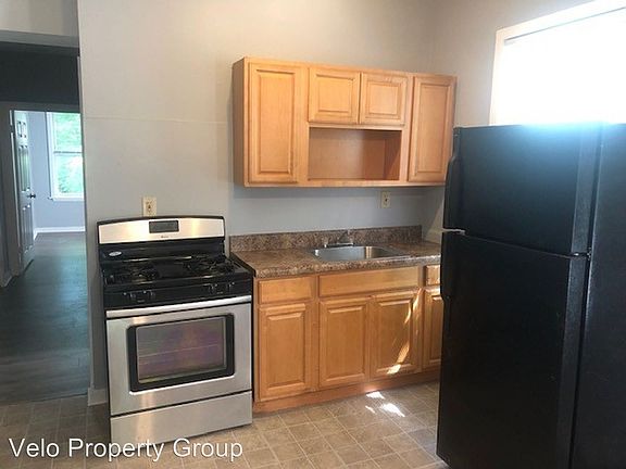 3rd image of 595 Winchester Ave #1