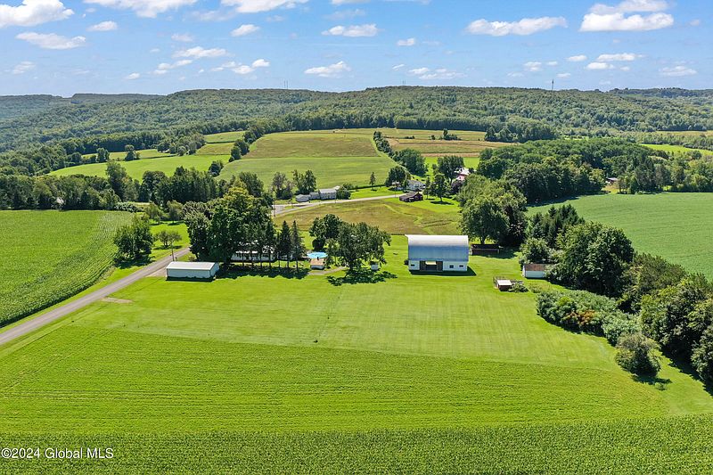 3rd image of 526 McDougall Road