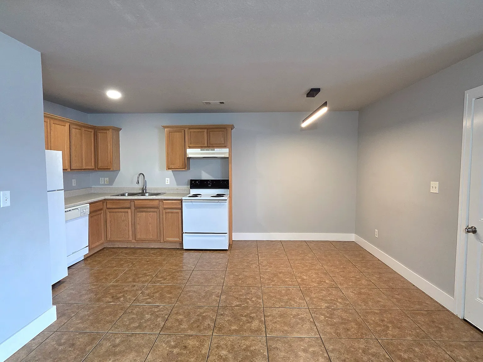 3 bed, 1215 sqft, $1,375 — Photo 3