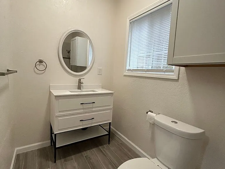 1544 Montgomery St — Photo 8