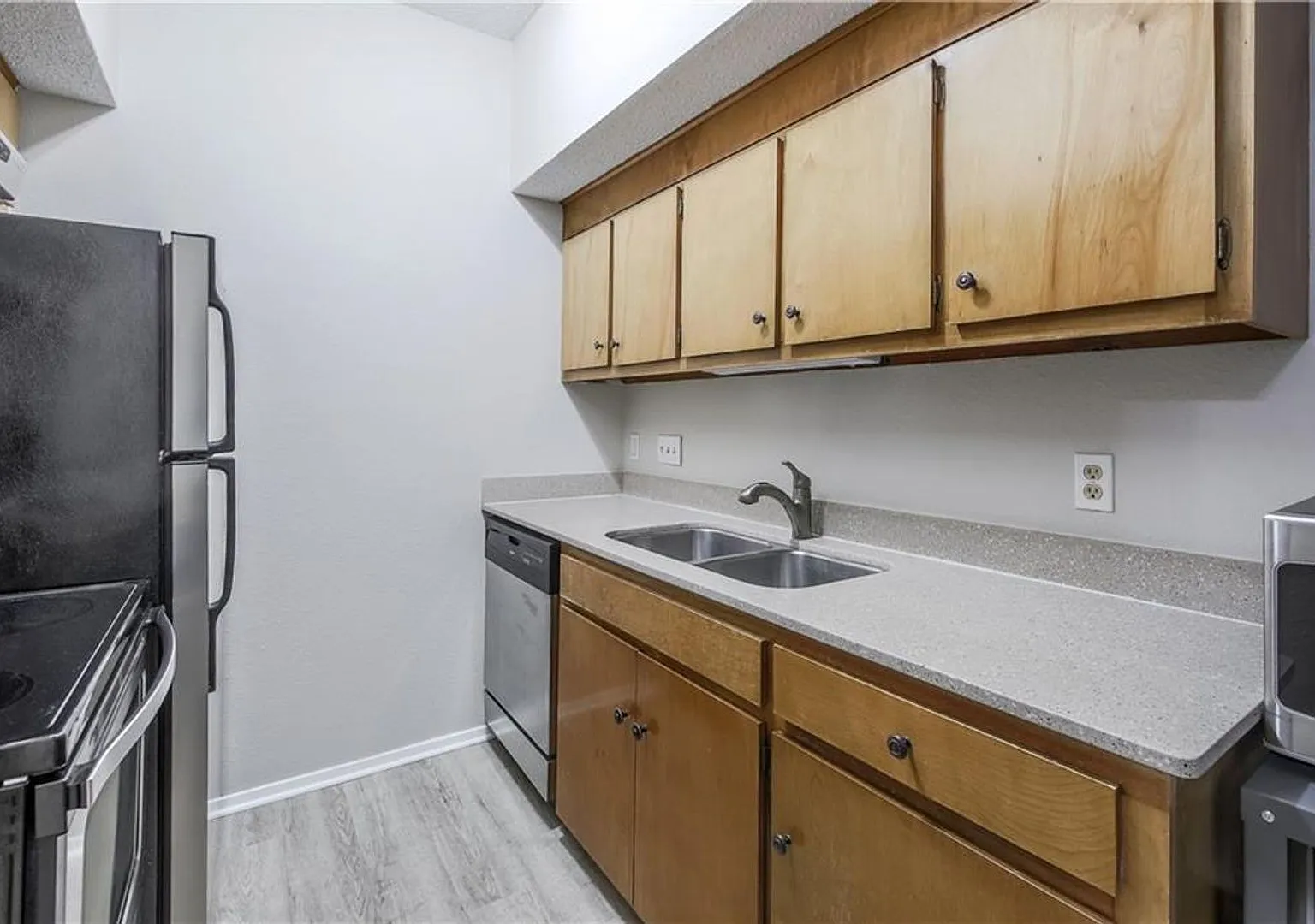 Furnished 1x1 North Campus Apartment on Guad — Photo 4