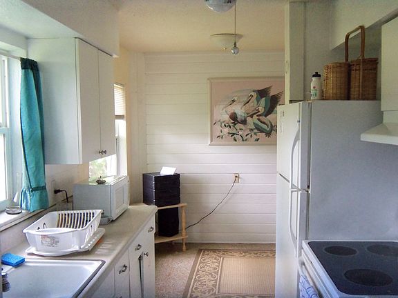 4th image of 3376 Hillsdale Ave