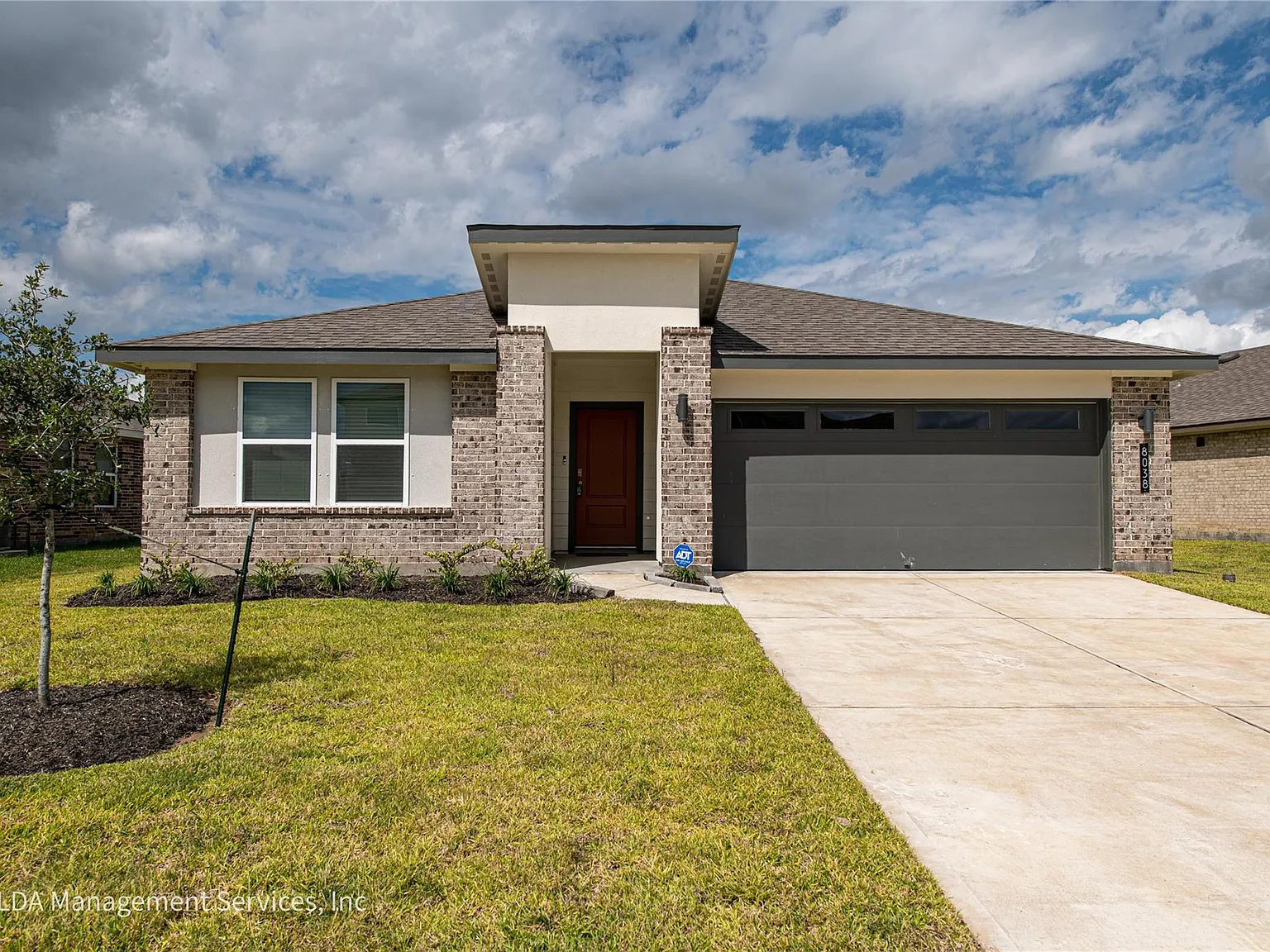 4 bed, 2.0 bath, 1796 sqft, $2,100 — Photo 1