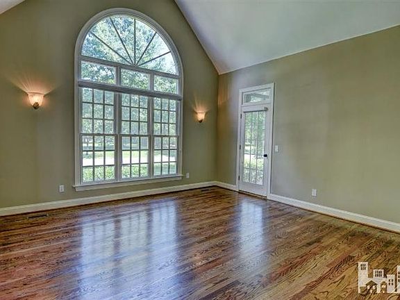 4th image of 1633 Pembroke Jones Dr