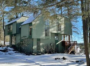102 Fairview Point Rd, Paupack, PA 18451