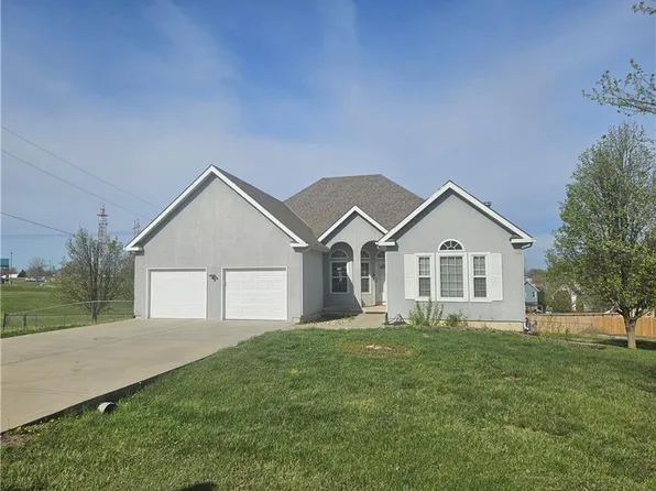 17603 157th St, Basehor, KS 66007