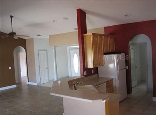 4th image of 1045 Chase Dr