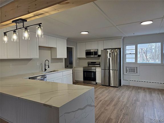 2nd image of 702 Jervis Ave