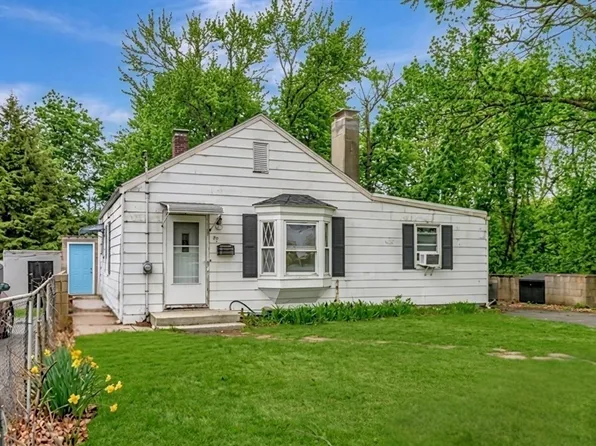 69 Appleton St, Saugus, MA 01906