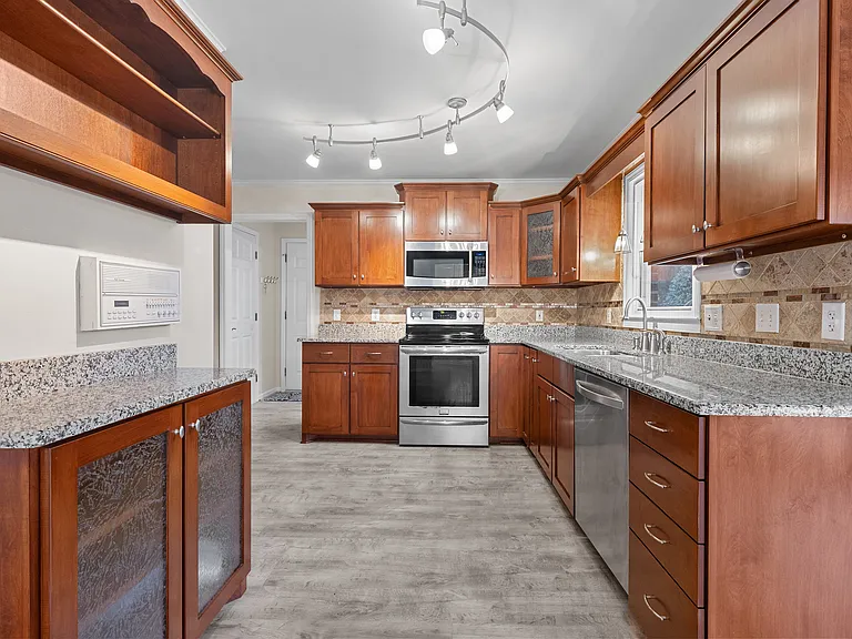 502 Westfield Ln — Photo 14