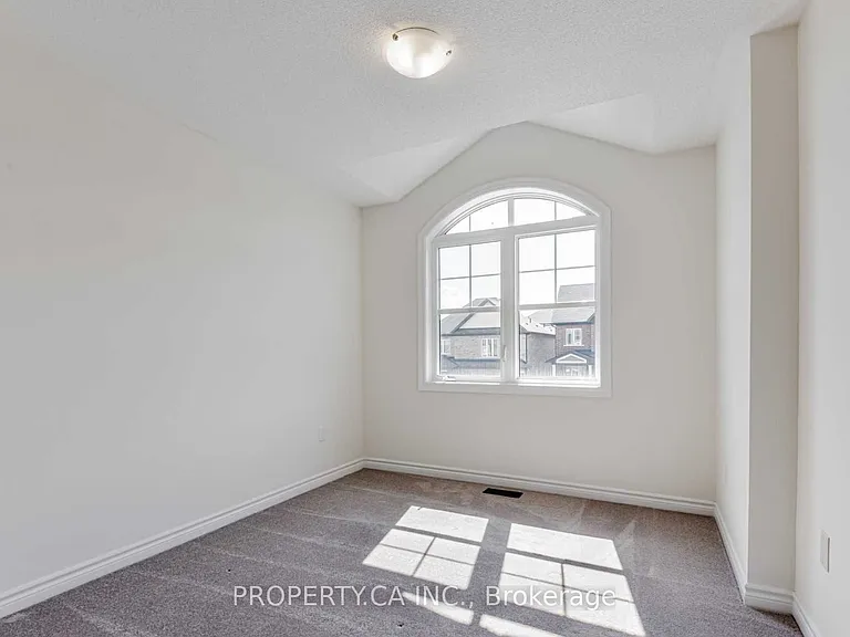 1277 Peelar Cres — Photo 21
