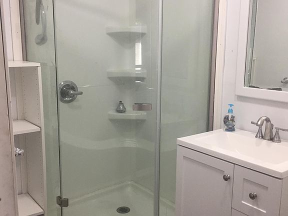 3rd image of 1386 Parsons Ave #1