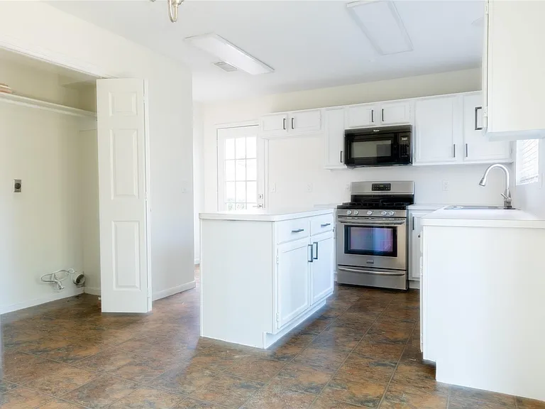 22 Cottage Grove Pl — Photo 6