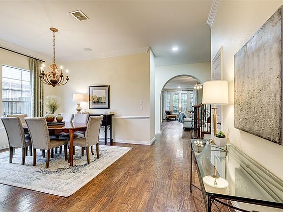 4th image of 605 York Ct