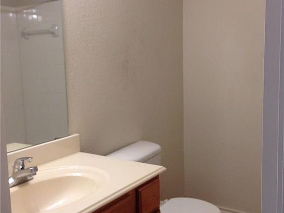 2nd image of 3633 Clubview Dr