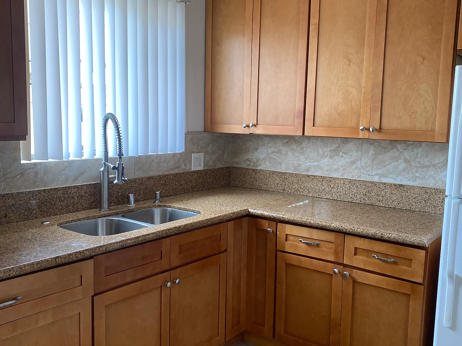 2 bed, 1.5 bath, 900 sqft, $2,145 — Photo 2