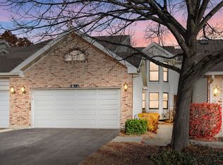 898 N Auburn Woods Dr, Palatine, IL 60067