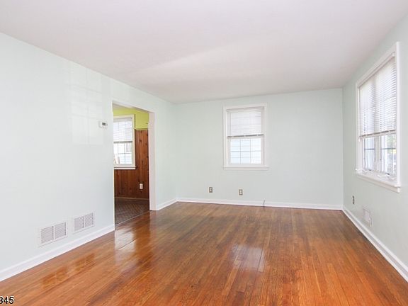 4th image of 52 Hornblower Ave