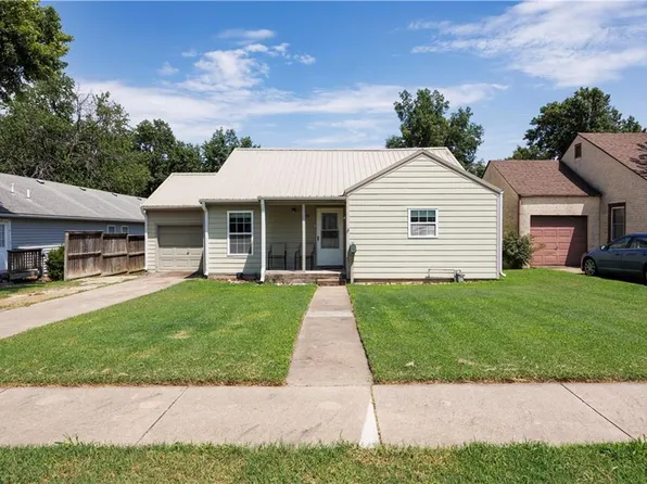 816 N 8th St, Neodesha, KS 66757