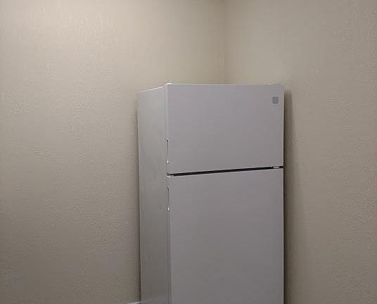 5th image of 2642 Christie St APT H