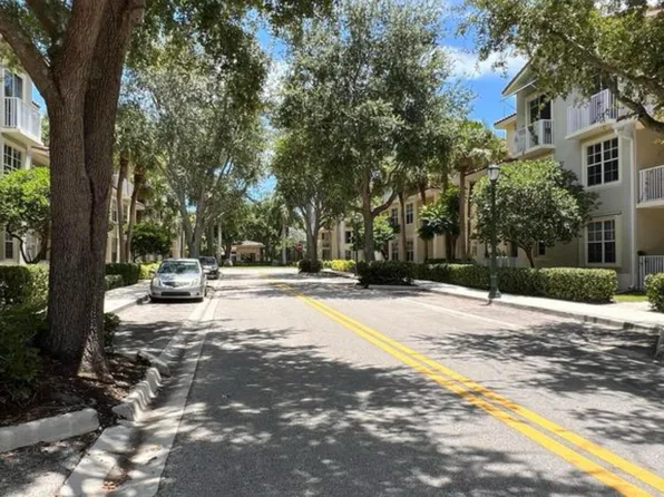 1136 Town Center Dr, Jupiter, FL