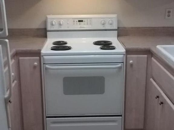 5th image of 656 W Sunnyoaks Ave