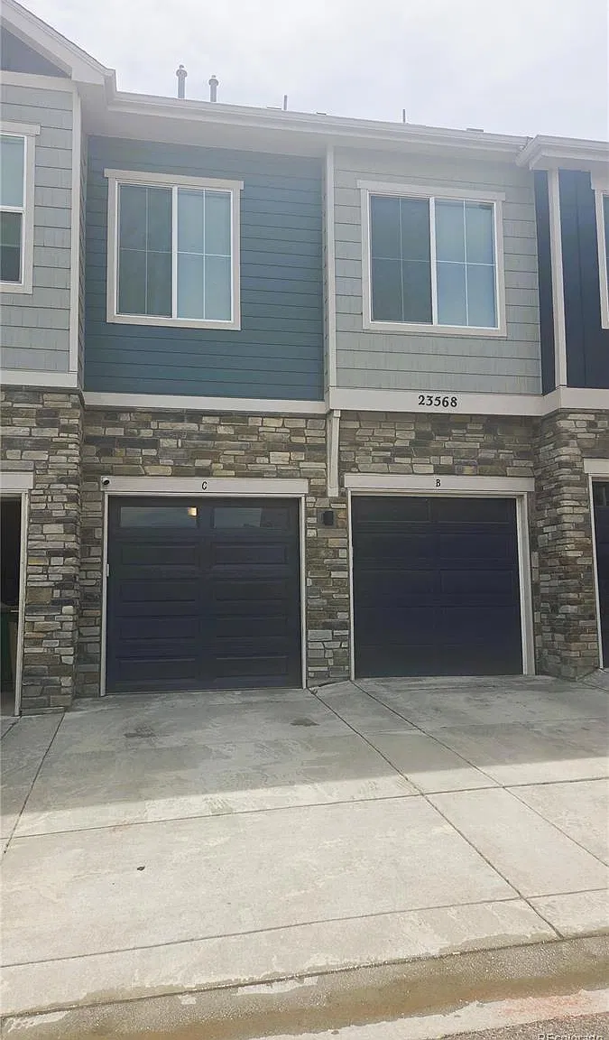 3 bed, 3.0 bath, 1456 sqft, $2,900 — Photo 2