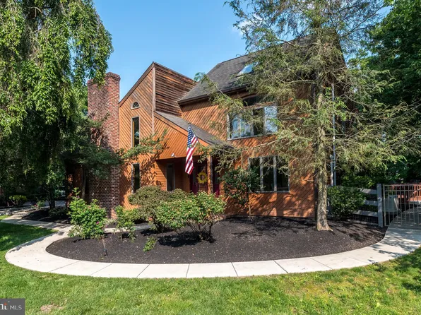 905 Deerfield Ln, Doylestown, PA 18901