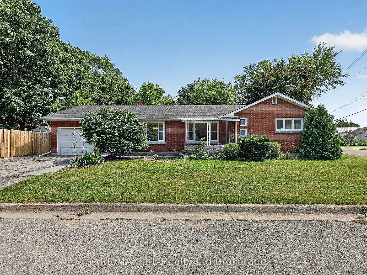 3 bed, $2,250 — Photo 1