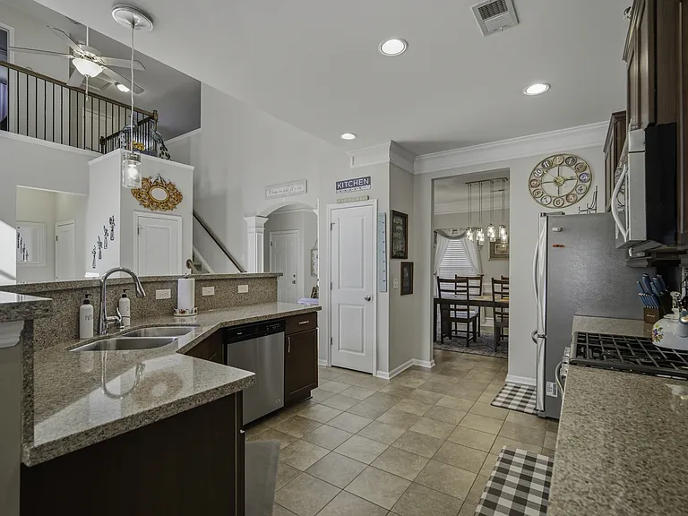 225 Urbano Ln — Photo 20