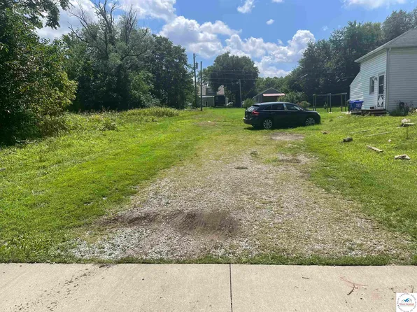 214 E Henry St, Sedalia, MO 65301