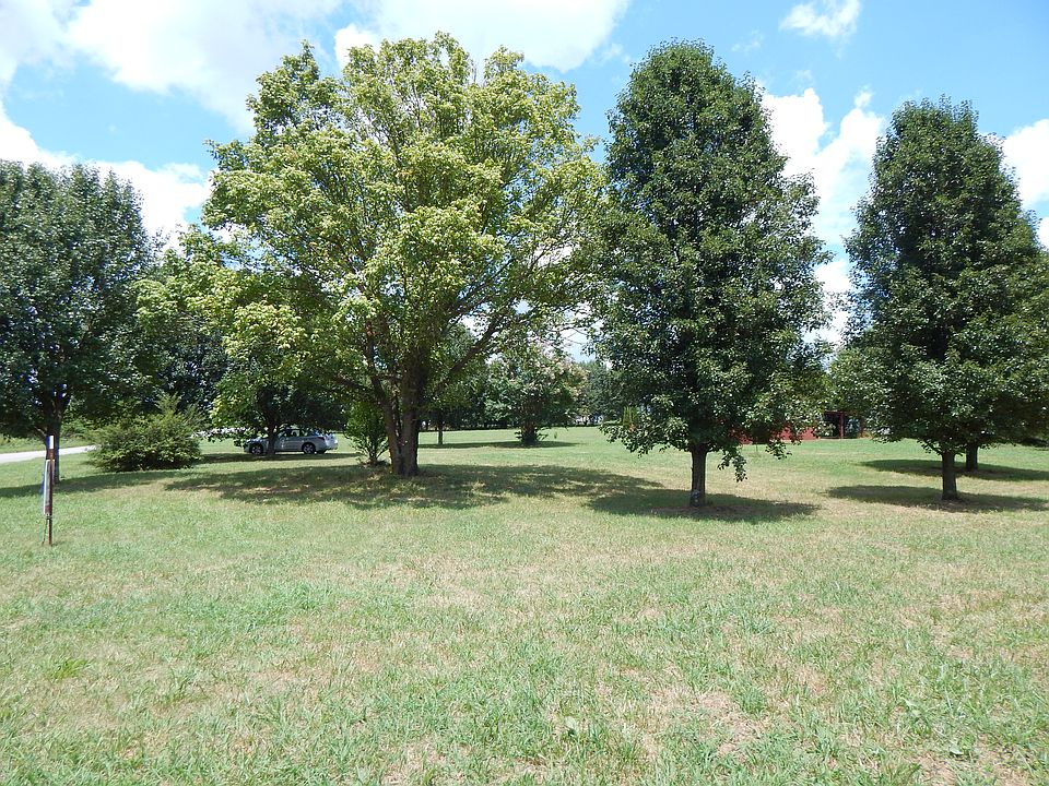 2nd image of 956 Indian Creek Rd