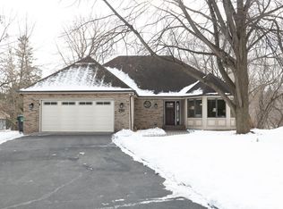 281 Norman Ridge Dr, Bloomington, MN 55437