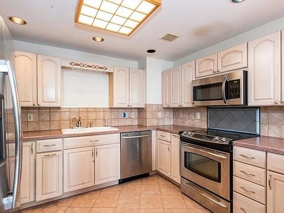 4th image of 1 Greene St APT 307