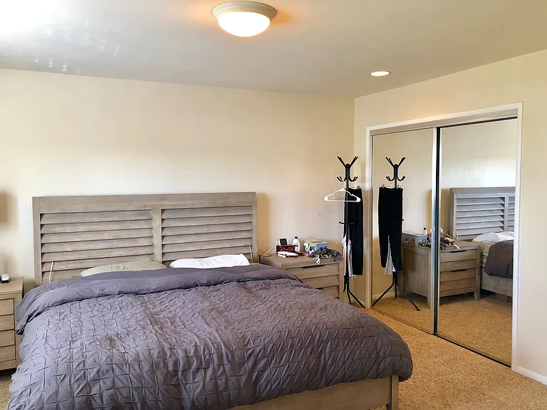 1644 Gramercy Ave — Photo 20